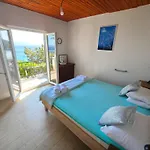 Robinson House Vito * Bol